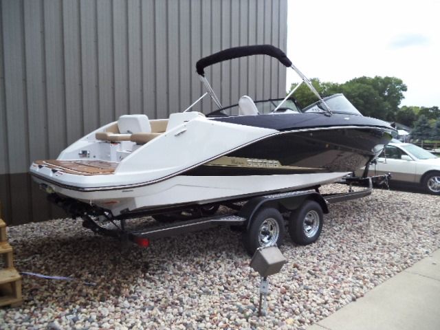 2017 Scarab 255 Platinum SE