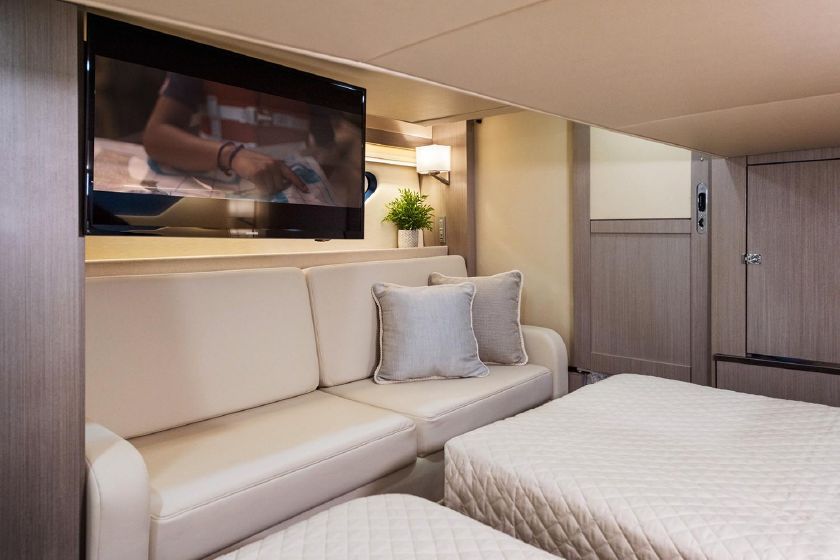 2020 Regal Boats 42 Fly