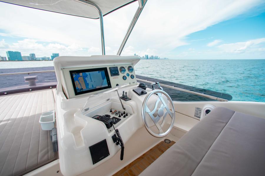 2016 Ferretti Yachts 650