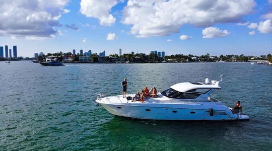 2000 Carver Yachts Trojan 440 Express