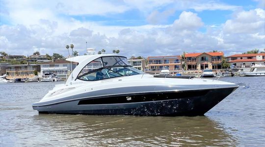 2021 Cruisers Yachts 35 Express