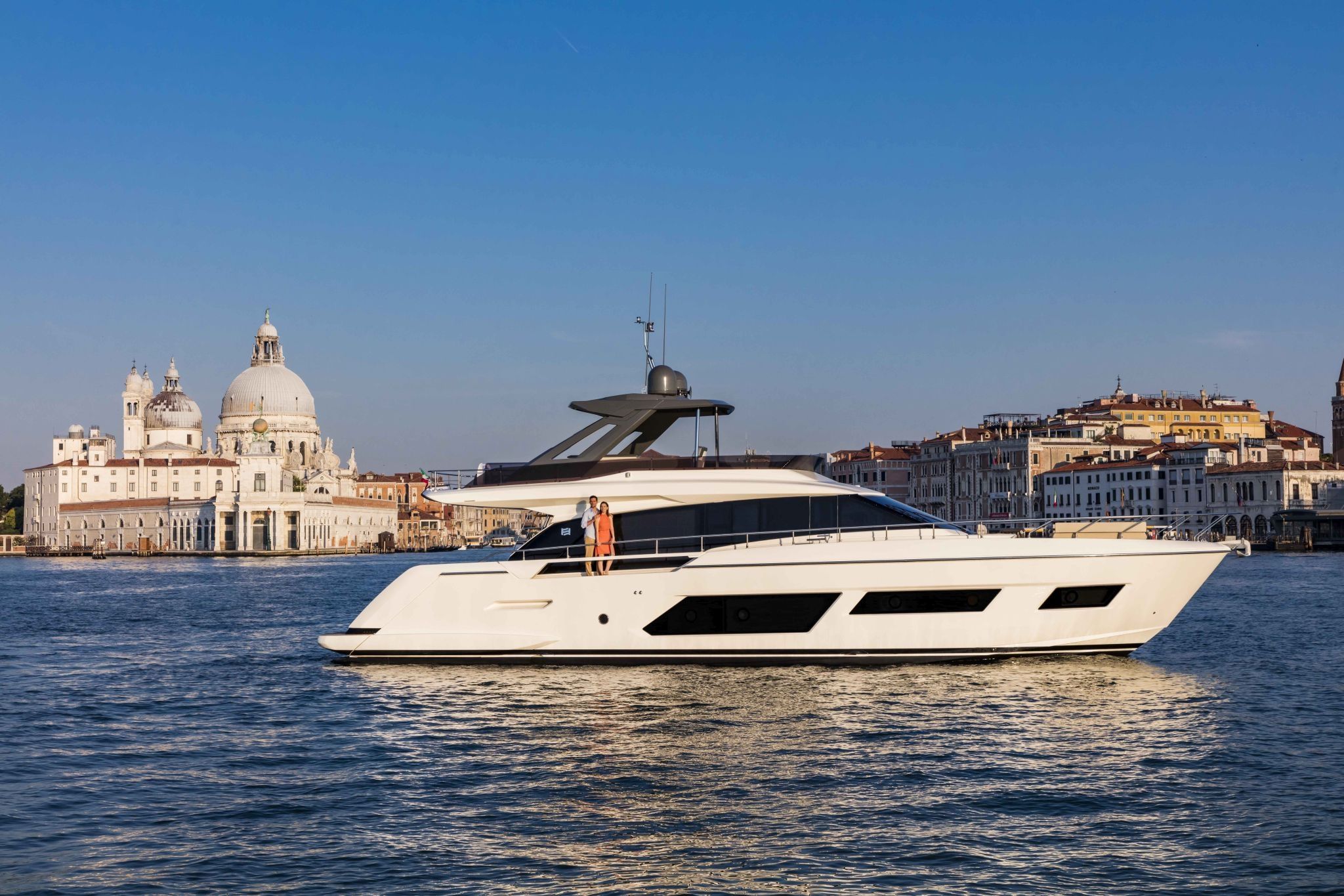 2022 Ferretti Yachts 670