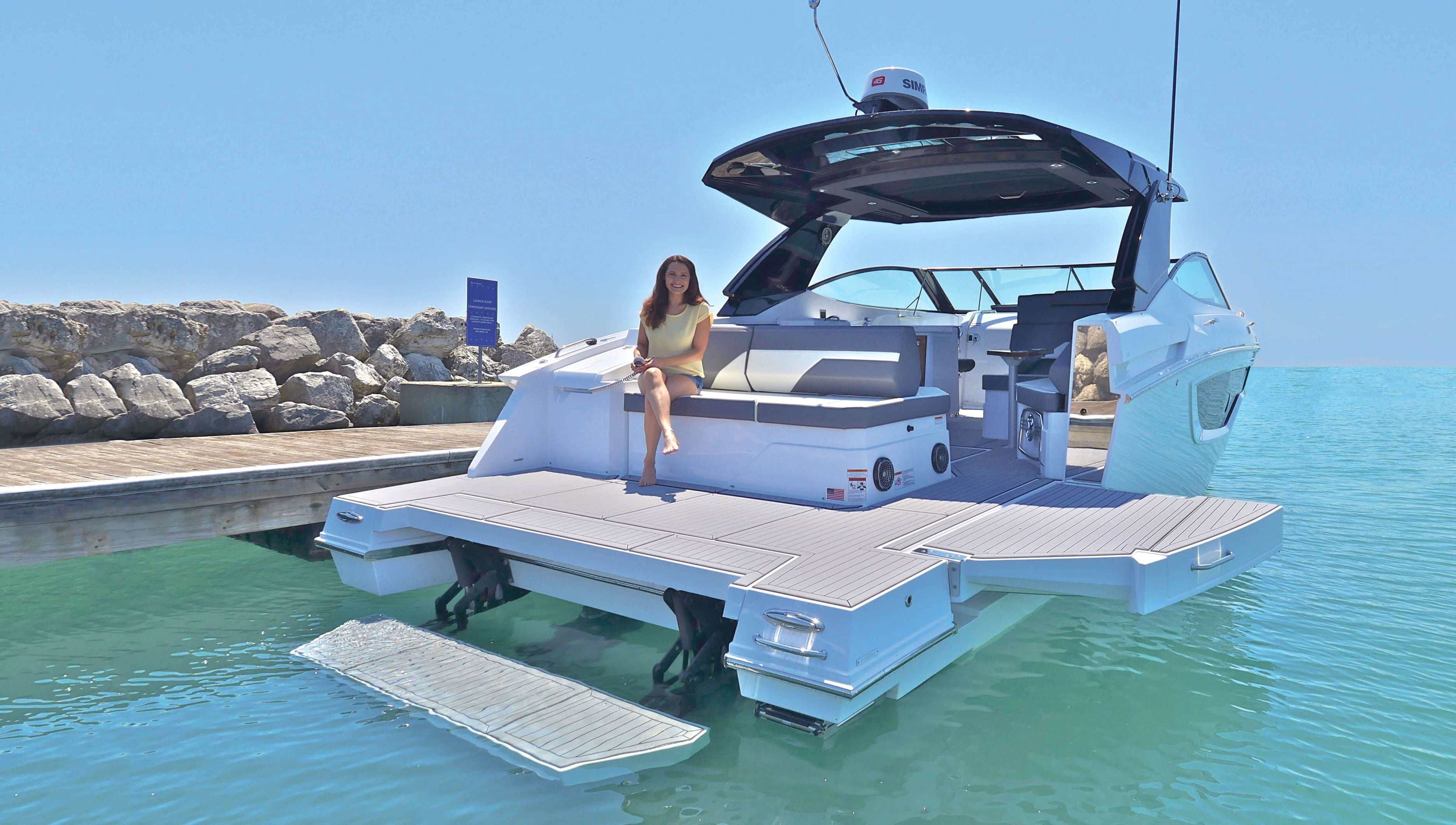 2021 Cruisers Yachts 38 GLS I/O