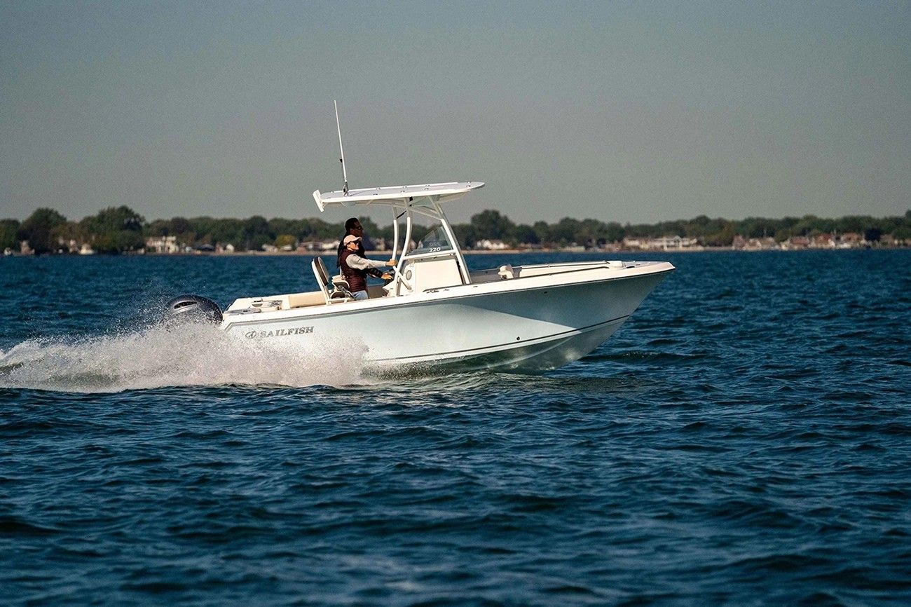 2022 Sailfish Boats 220 CC