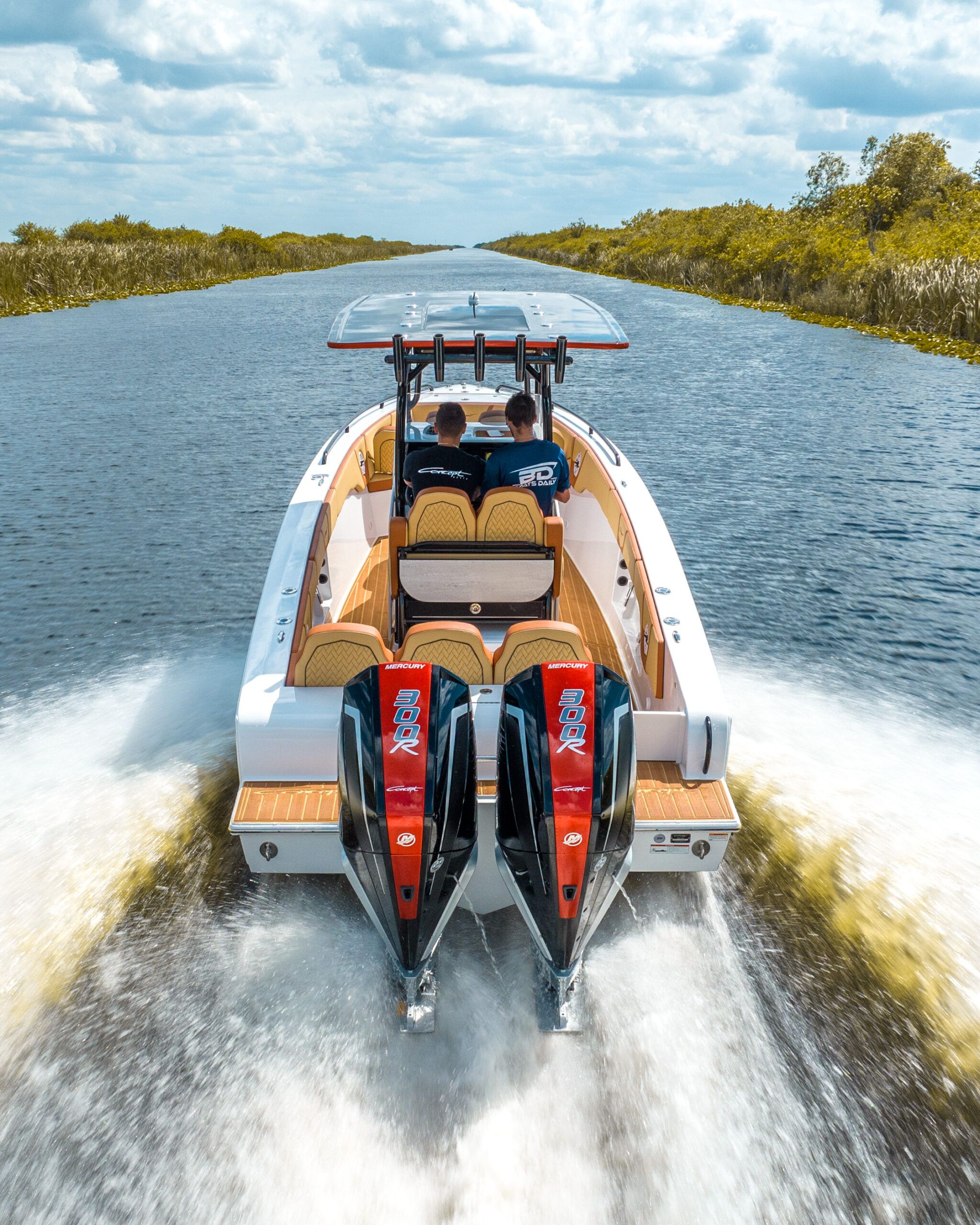 Concept 30 Open Deck centre console, photo 1