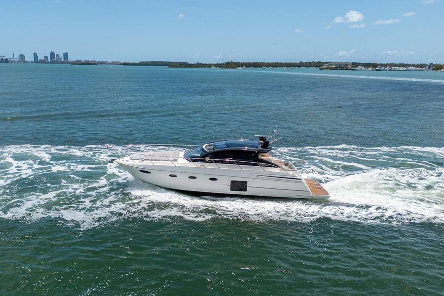 2015 Princess Yachts V52