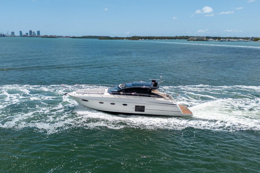 2015 Princess Yachts V52