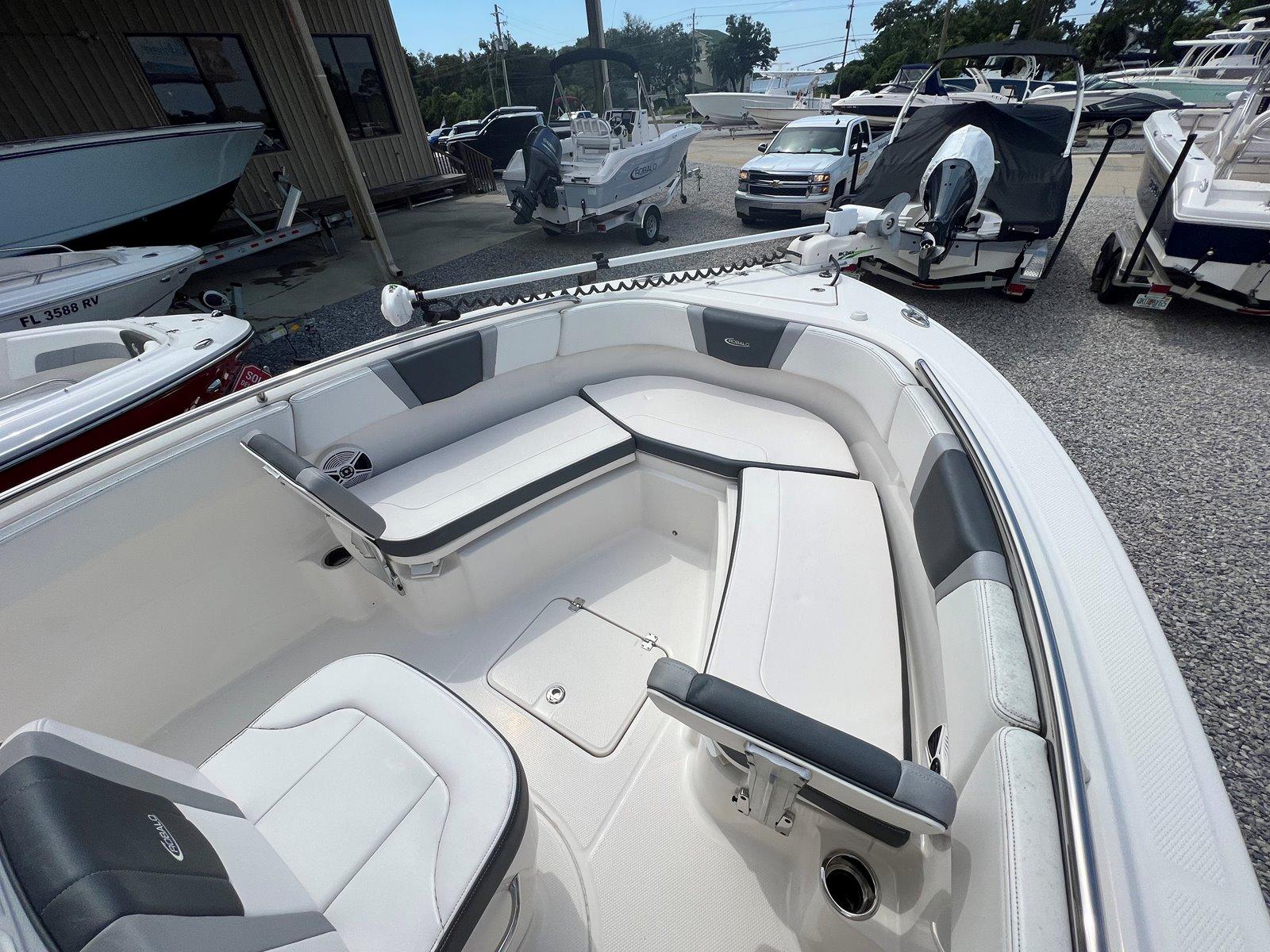 2021 Robalo 230 Center Console