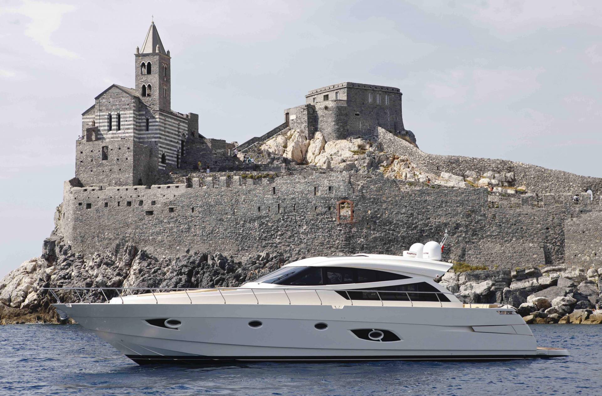 2018 Cayman Yachts S640