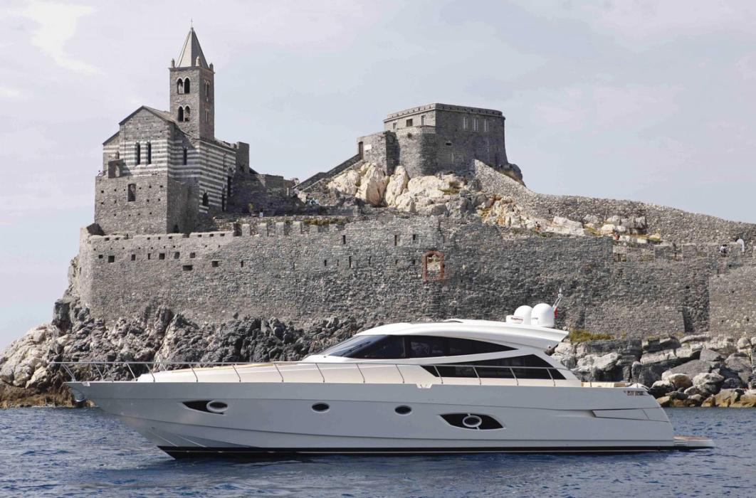 2018 Cayman Yachts S640