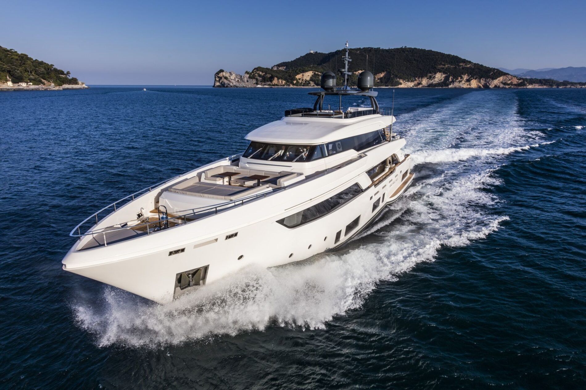2023 Custom Line Navetta 37