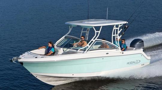 2022 Robalo R247 Dual Console