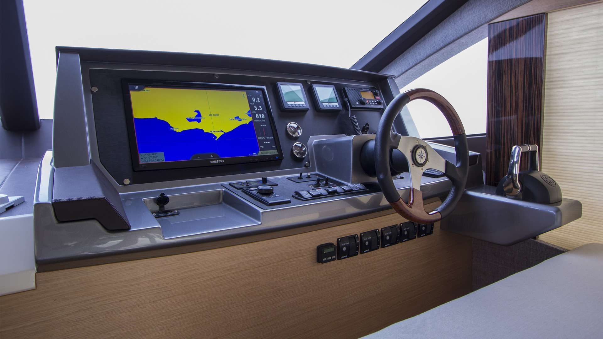 2006 Birchwood 430 Flybridge