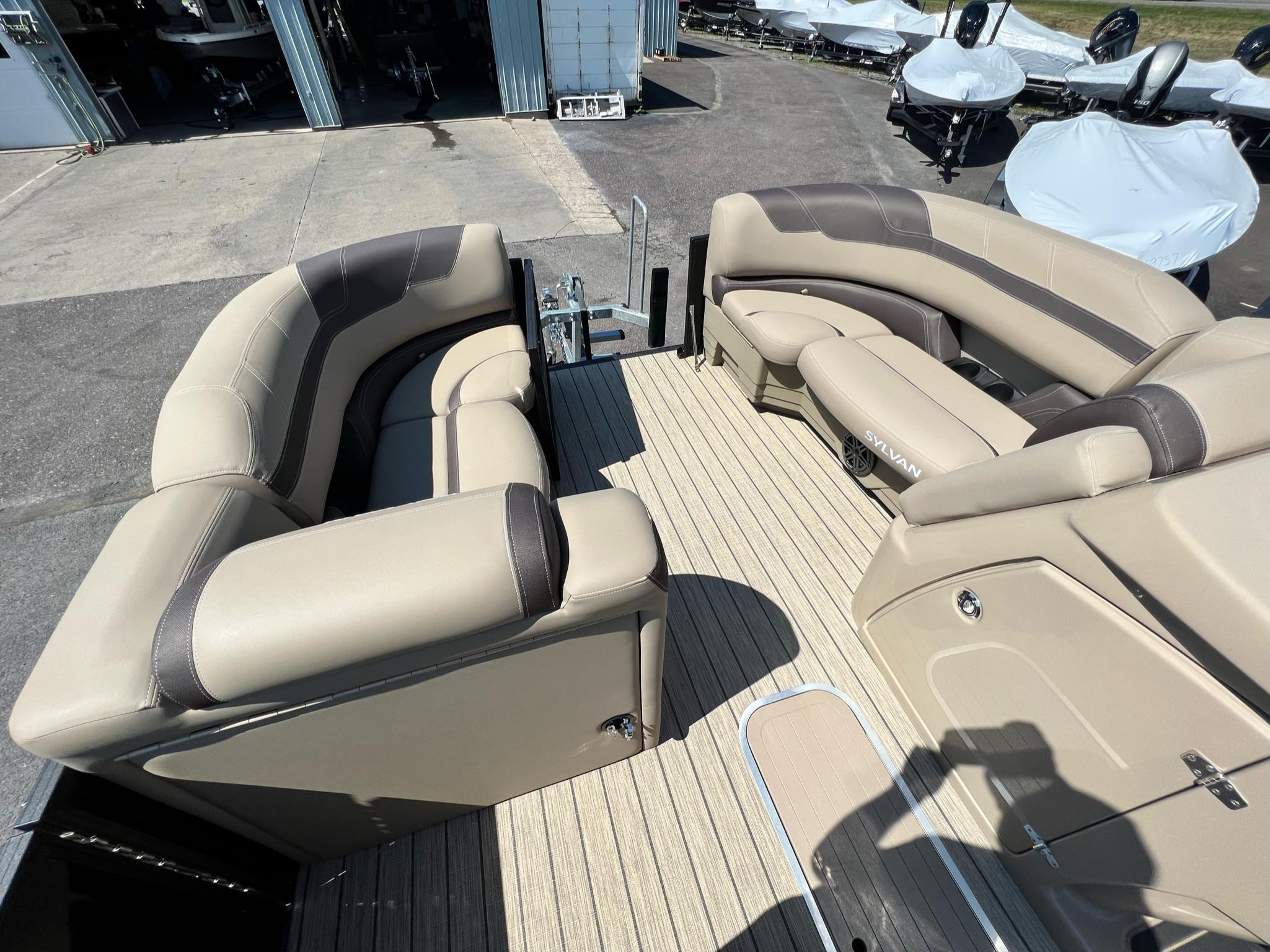 2022 Sylvan L3 DLZ BAR Tritoon - In Stock