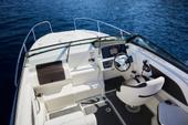 2023 Sea Ray Sun Sport 230 Outboard