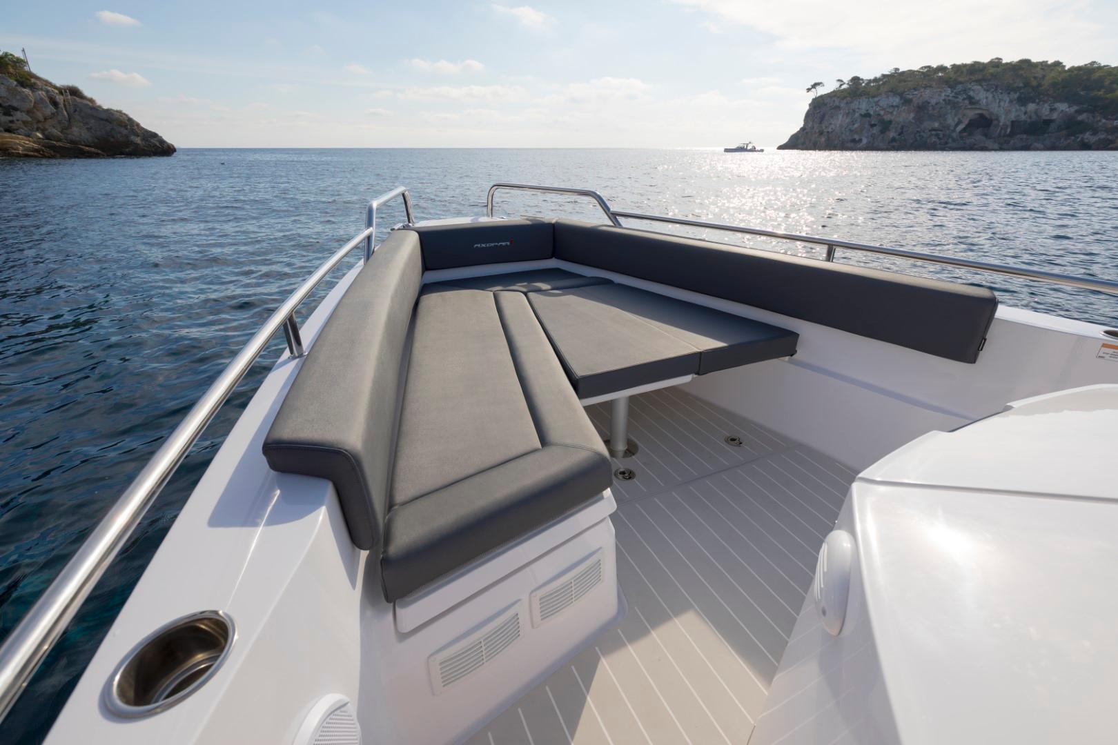 2022 Axopar 28 CABIN