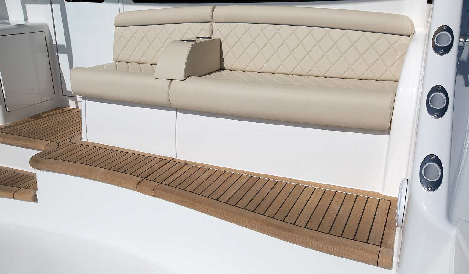 2023 Viking Yachts 44 Convertible 	