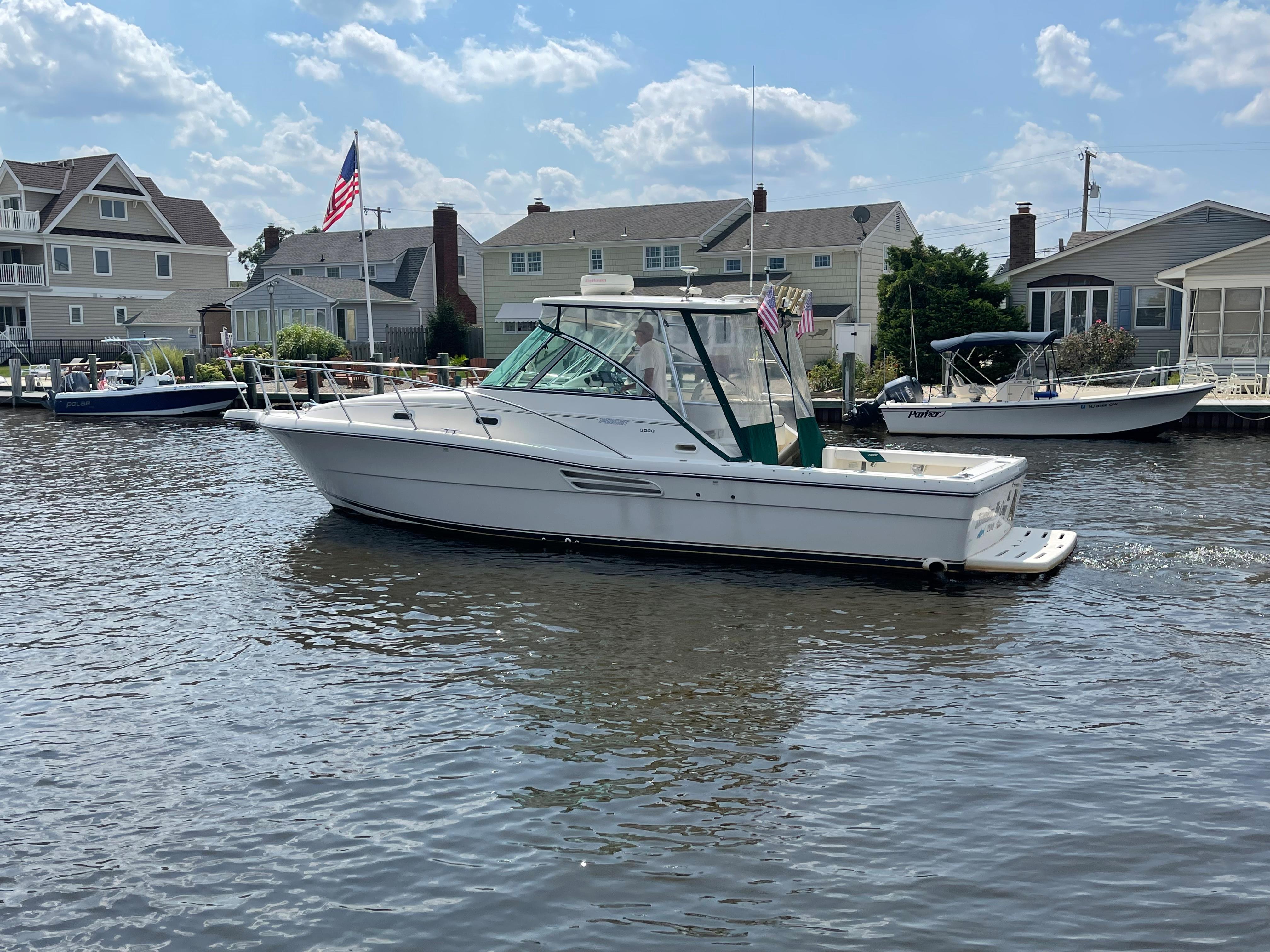 2000 Pursuit Boats 3000 Express