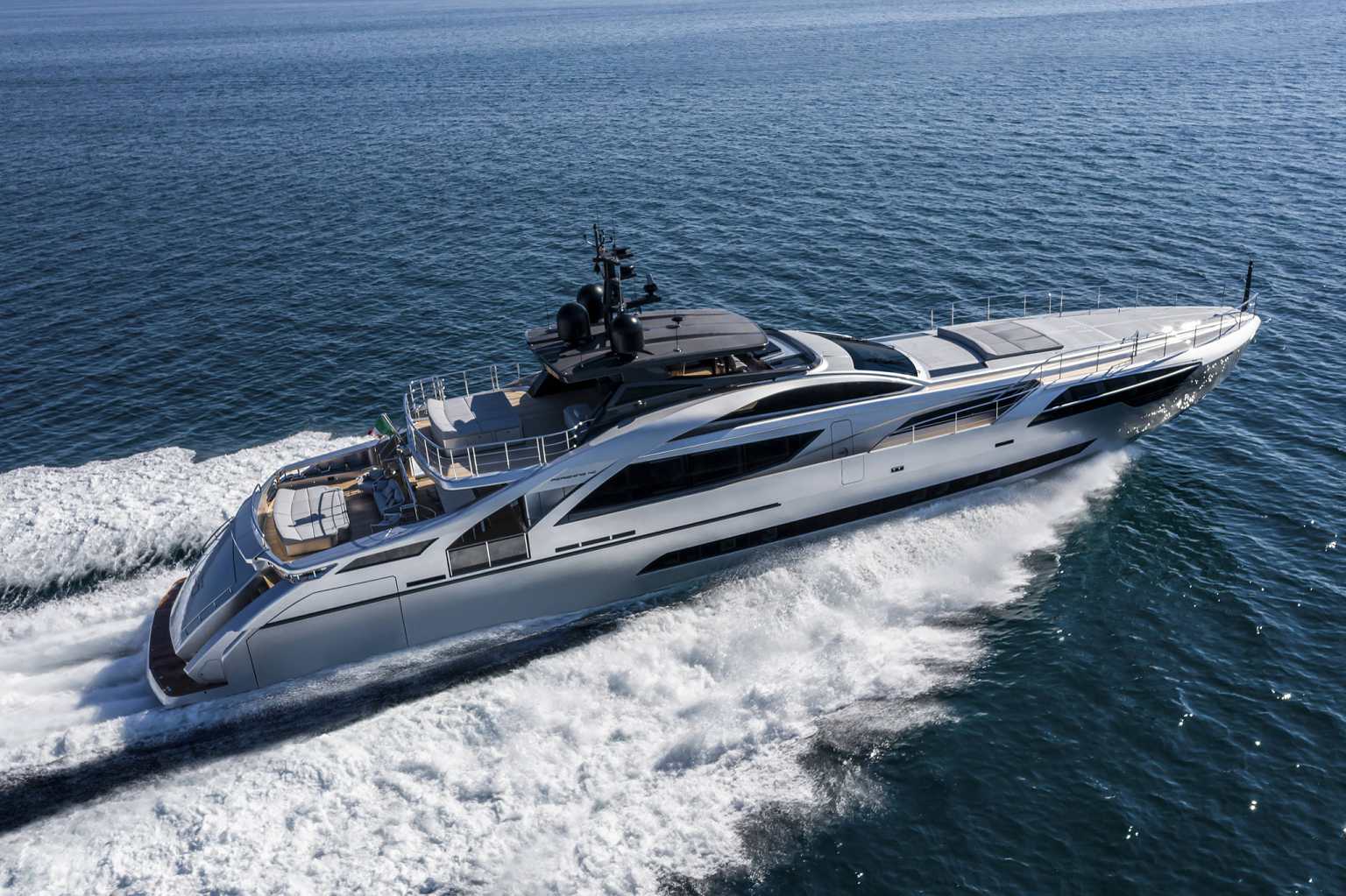 2016 Pershing Yachts 140