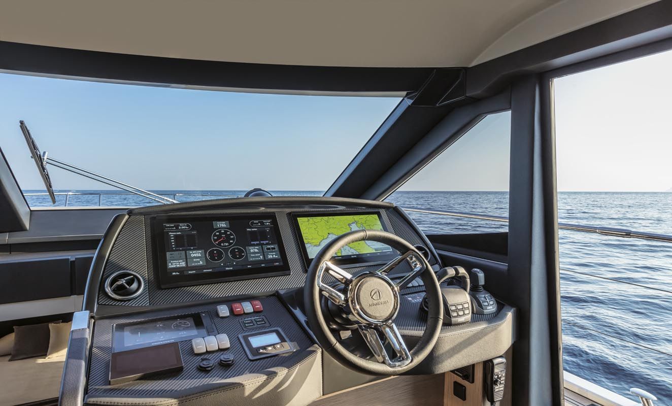 2017 Absolute Yachts 50 FLY