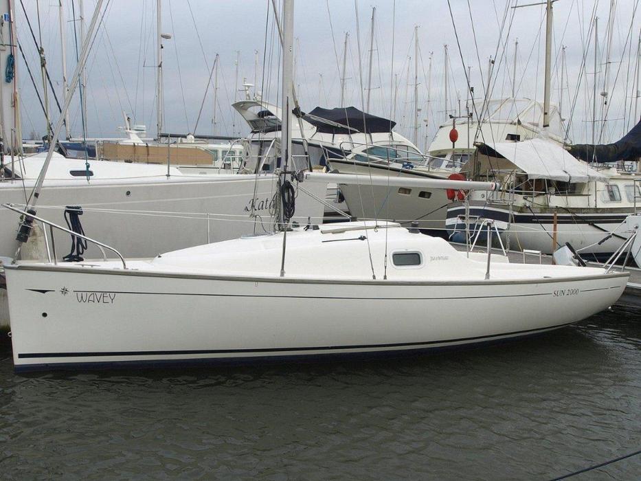 1999 Jeanneau Sun 2000