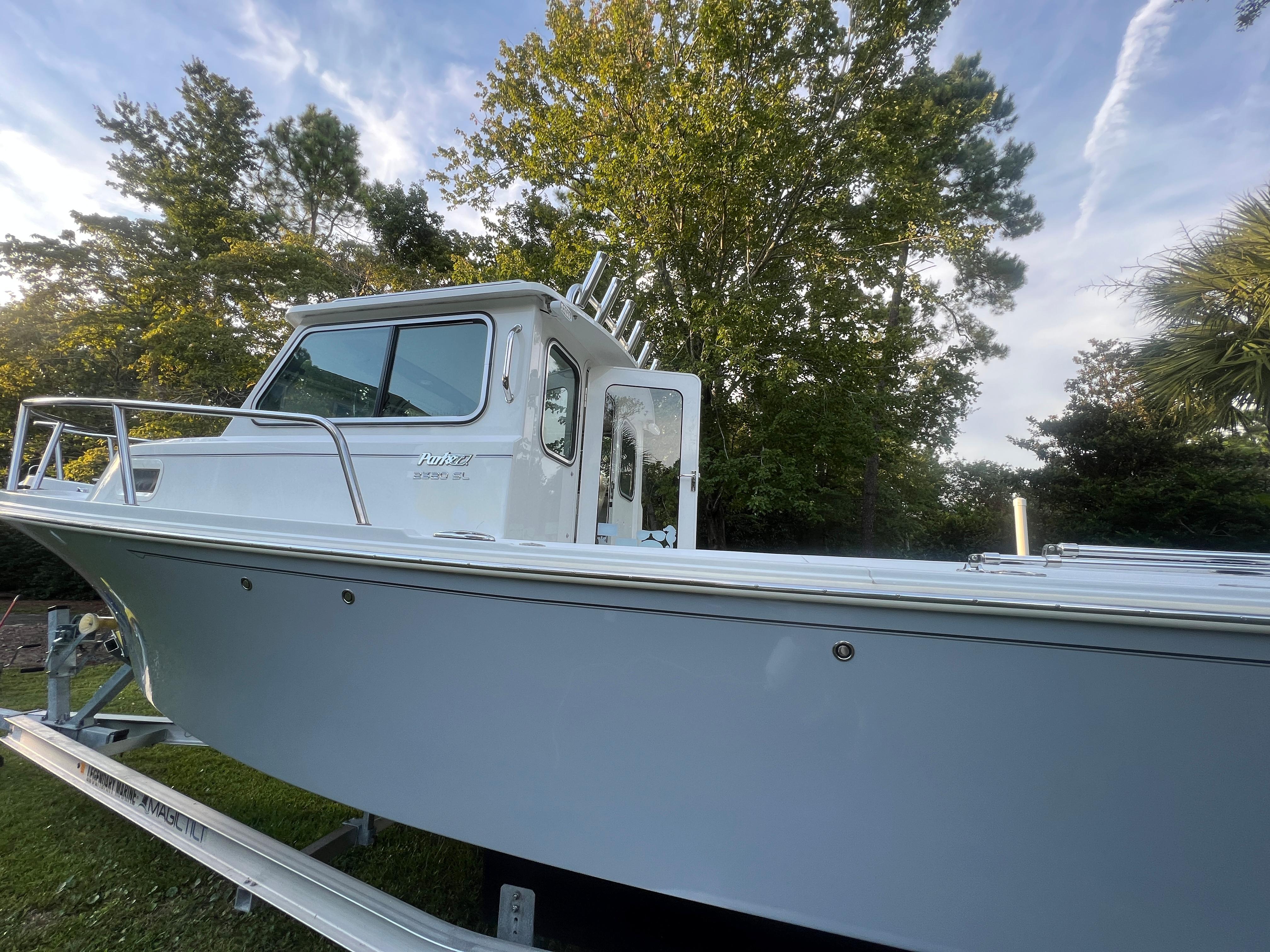 2021 Parker Offshore 2320 SL Sport Cabin