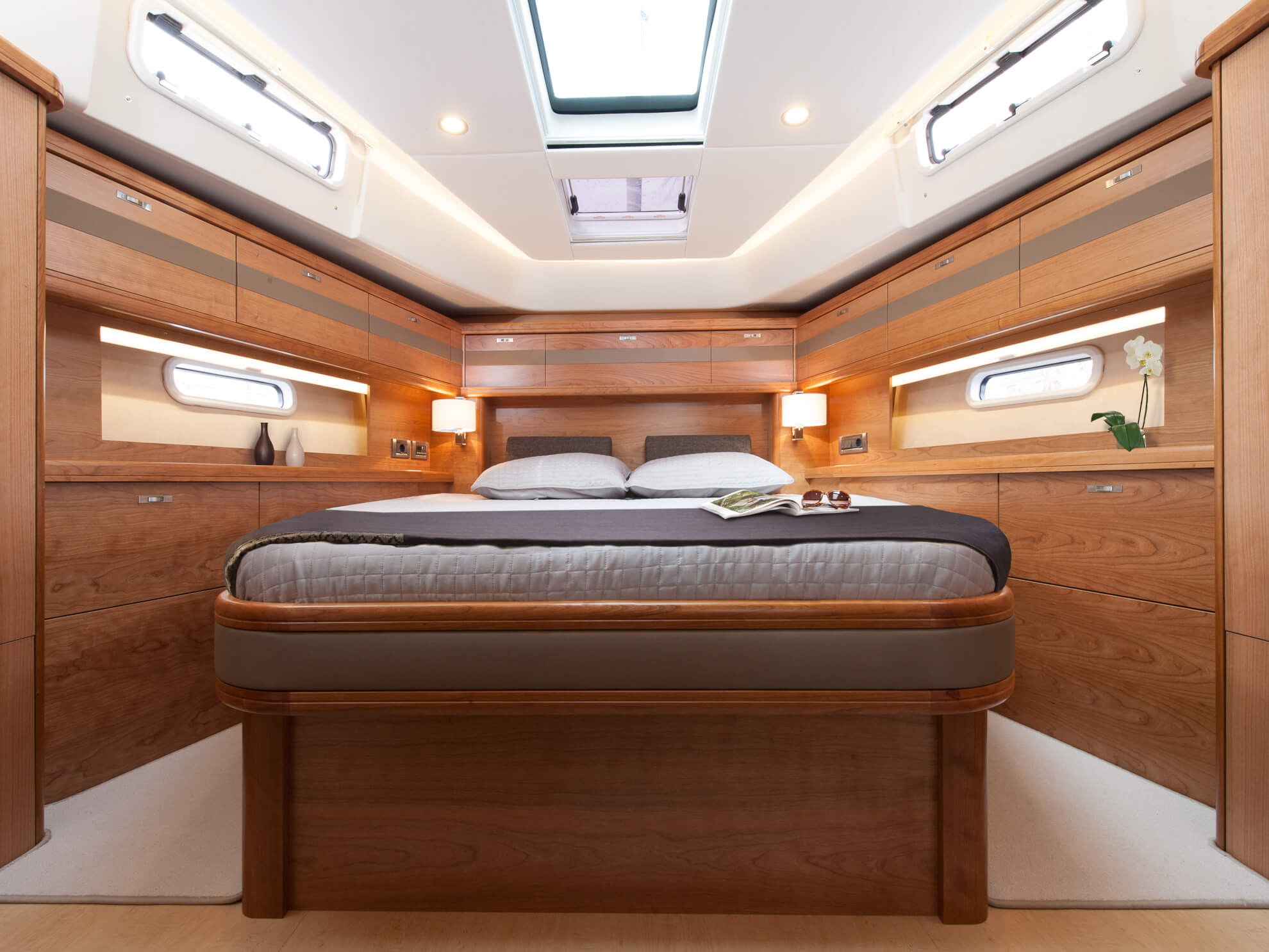 2014 Moody Yachts Decksaloon 54