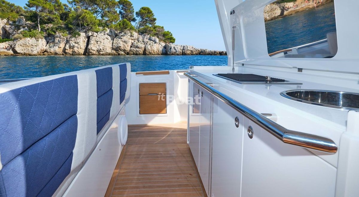 2021 Windy SR44 Blackhawk