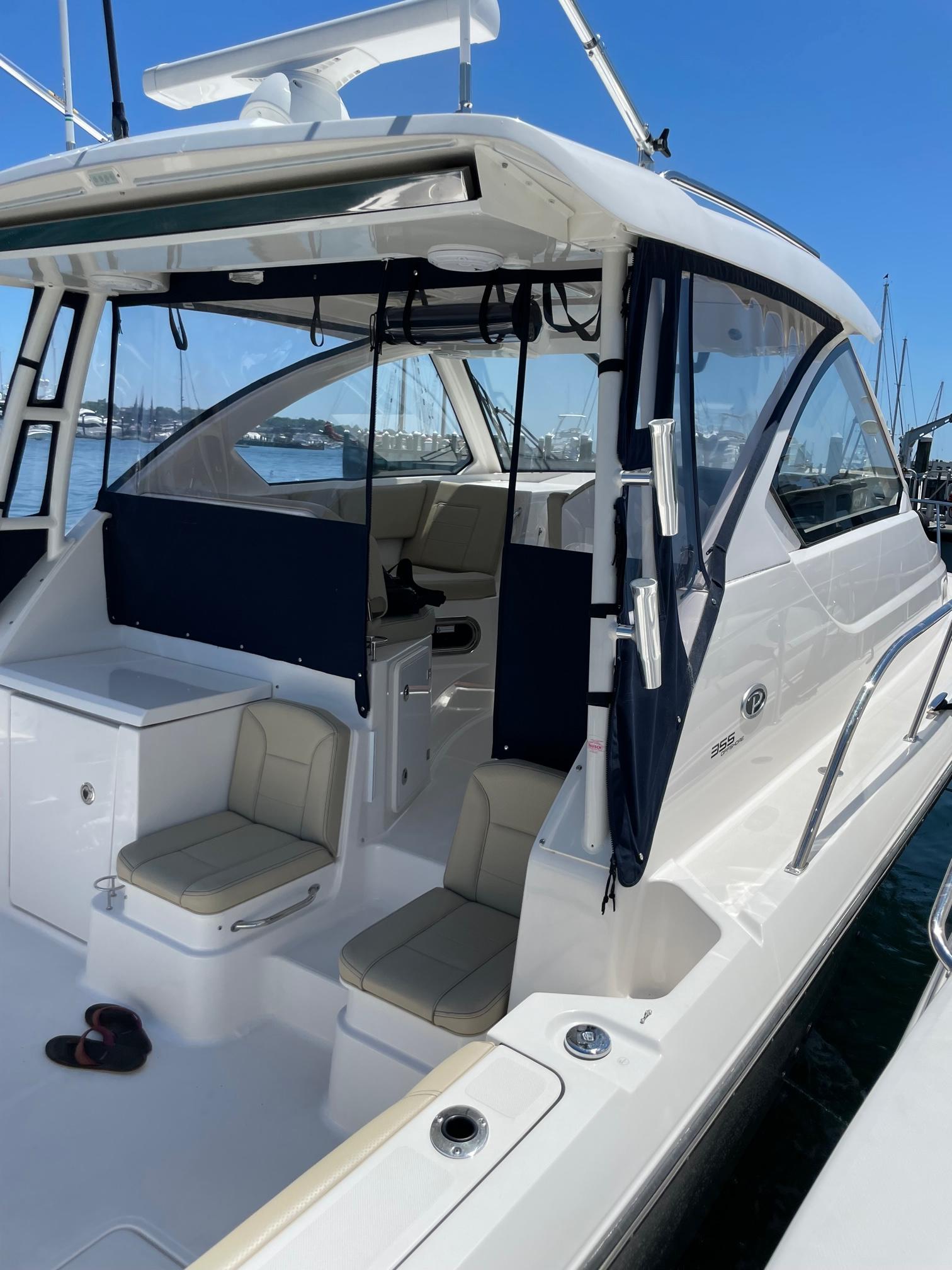 2017 Pursuit Boats OS 355 Offshore
