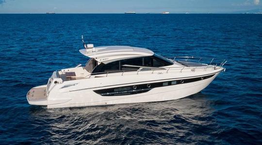 2021 Cayman Yachts S520