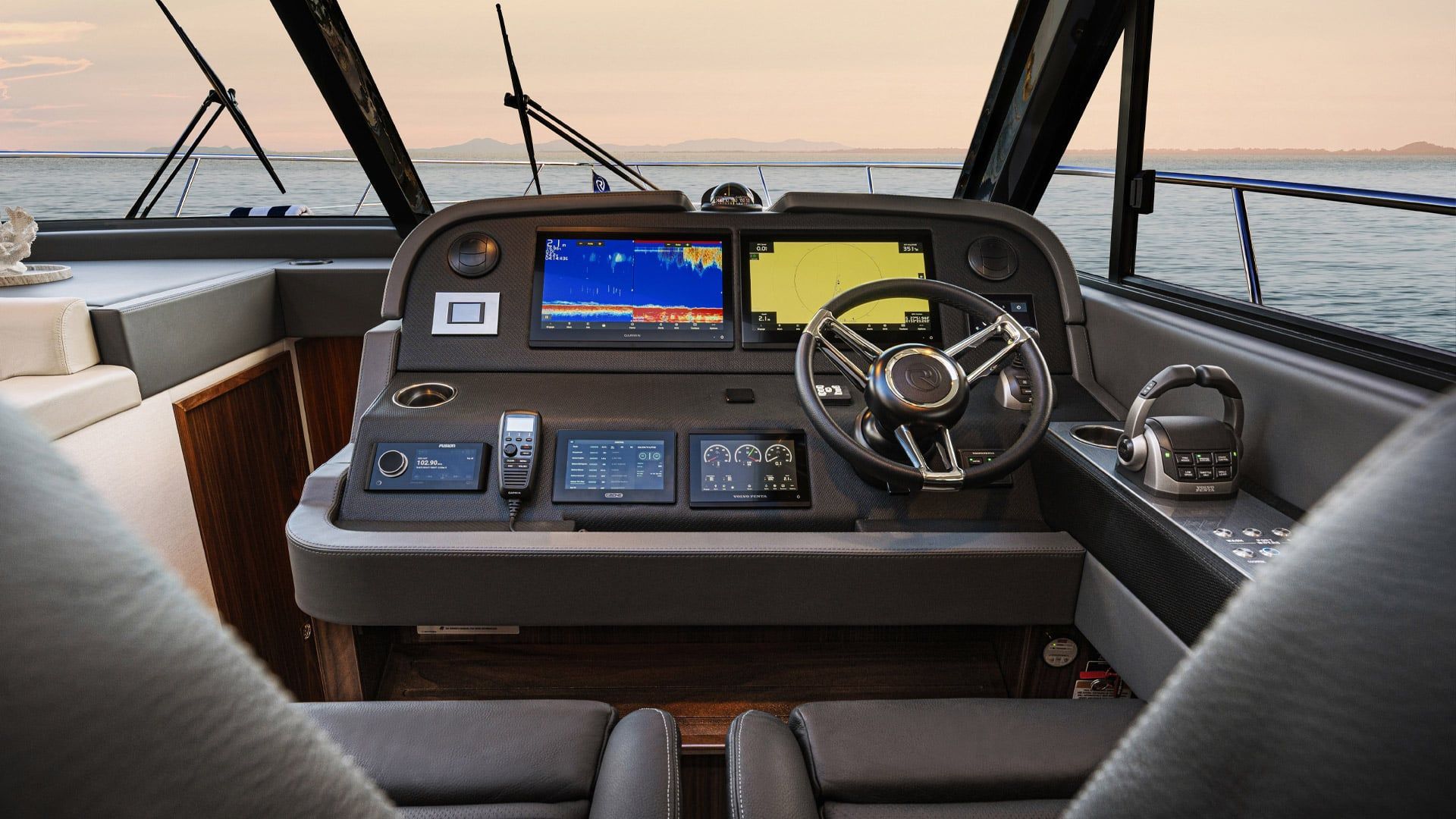 2022 Riviera 465 SUV