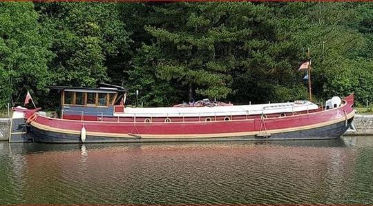 1907 Tjalk Barge 72 (lowered)