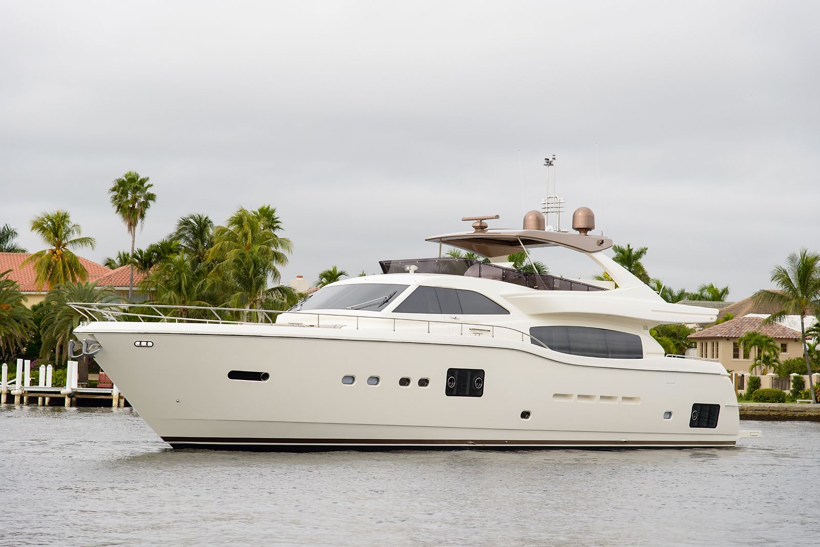 2010 Ferretti Yachts Altura 840