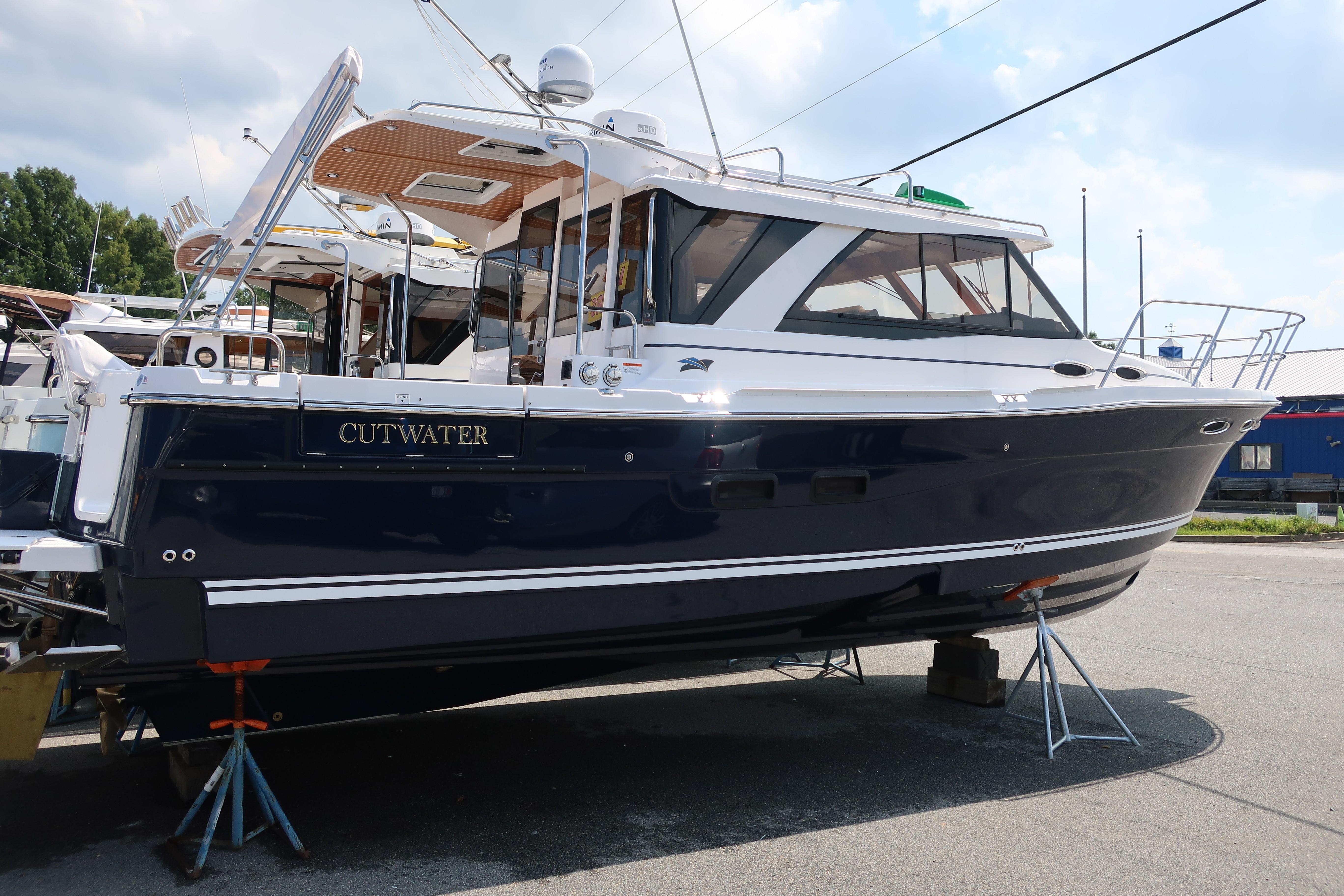 2022 Cutwater 30 S Luxury Edition Volvo Diesel