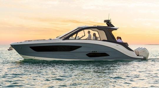 2023 Sea Ray Sundancer 370 Outboard