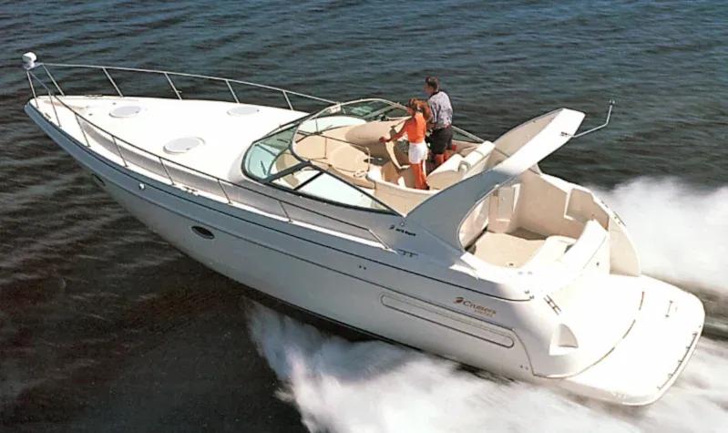2001 Cruisers Yachts 3572 Express