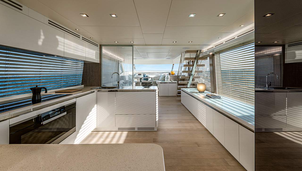 2020 Monte Carlo Yachts MCY 76 Skylounge