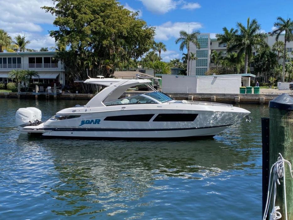 2021 Four Winns H350