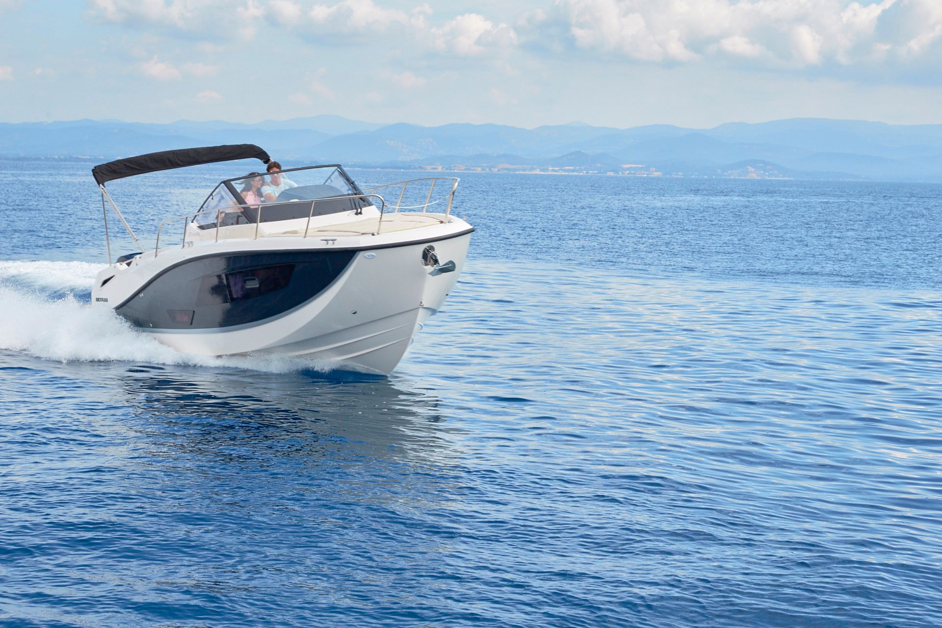 Quicksilver Activ 875 Sundeck, photo 3