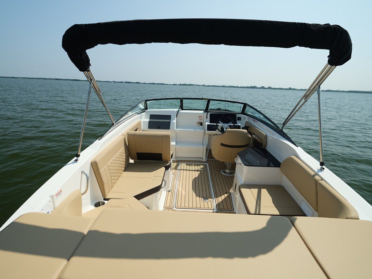 2021 Sea Ray Sunsport 230