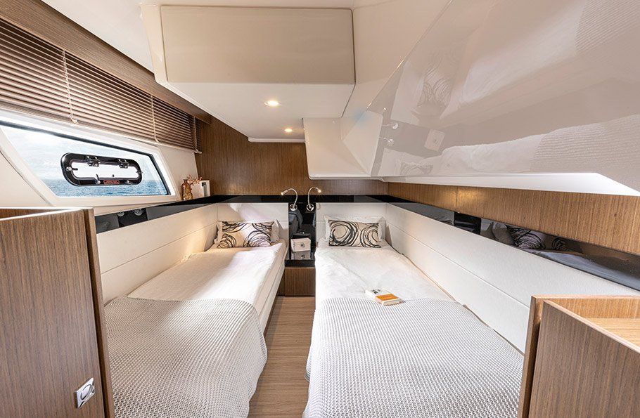 2017 Bavaria Yachts Virtess 420