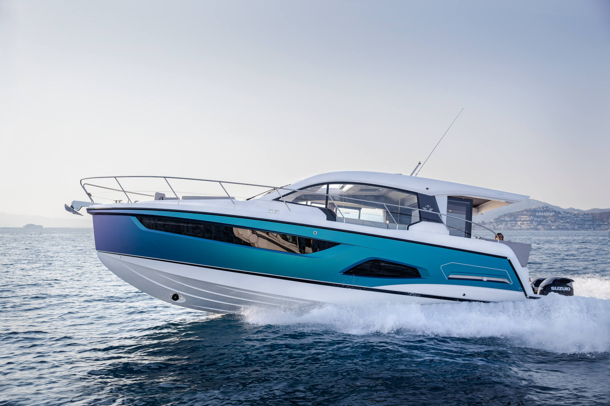 2020 Sealine C390v