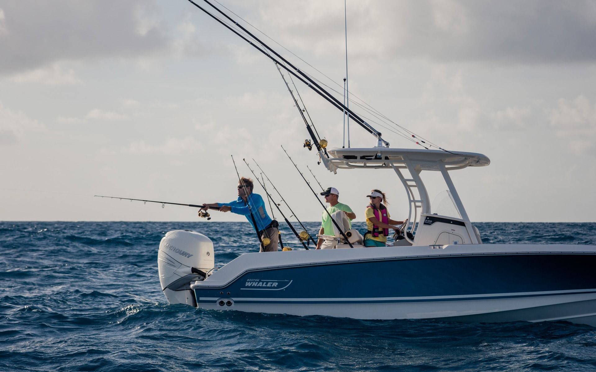 2022 Boston Whaler 230 Outrage