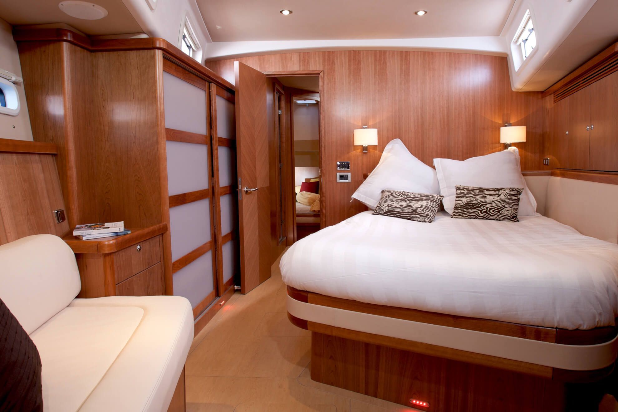 2016 Moody Yachts Decksaloon 62