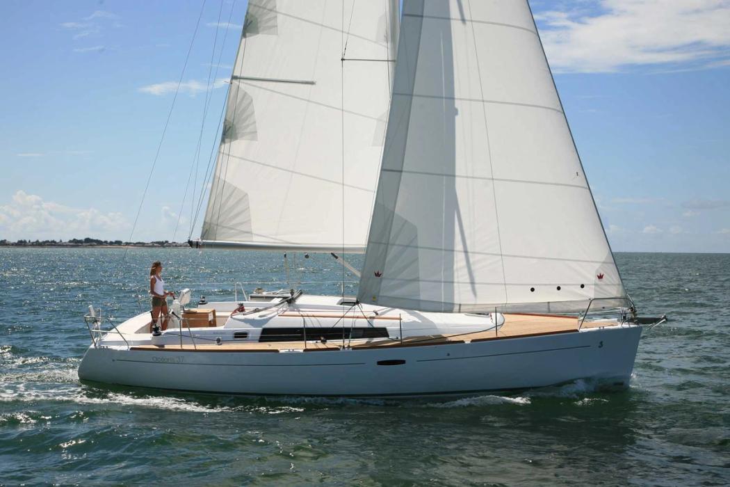2014 Beneteau Oceanis 37