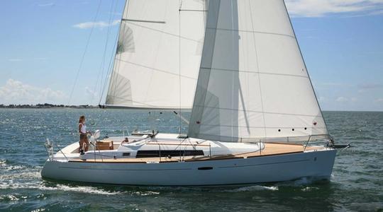 2014 Beneteau Oceanis 37