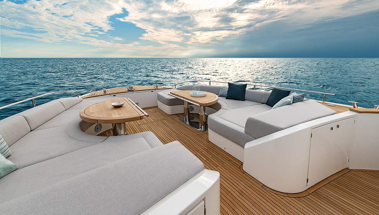 2020 Monte Carlo Yachts MCY 76 Skylounge