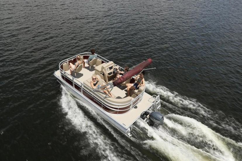 Starcraft LX 22 R pontoon cruising