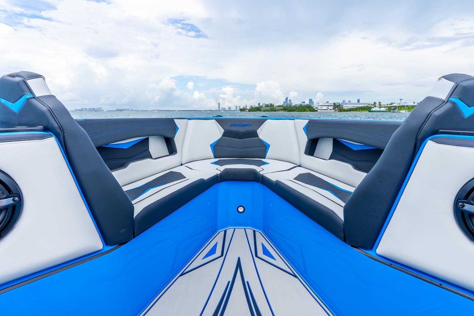 Concept 3600 Open Deck centre console, photo 6