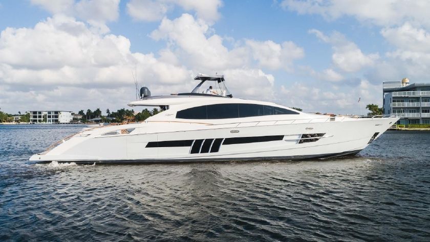2012 Lazzara Yachts LSX 92